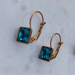 https://rosart.gr/product/light-blue-earrings/