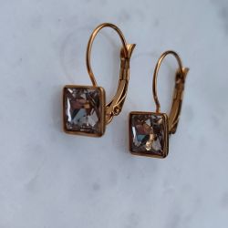 https://rosart.gr/product/crystal-earrings/