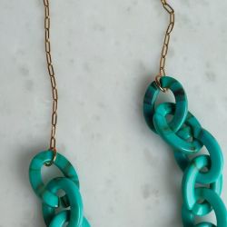 https://rosart.gr/product/green-chain-necklace/