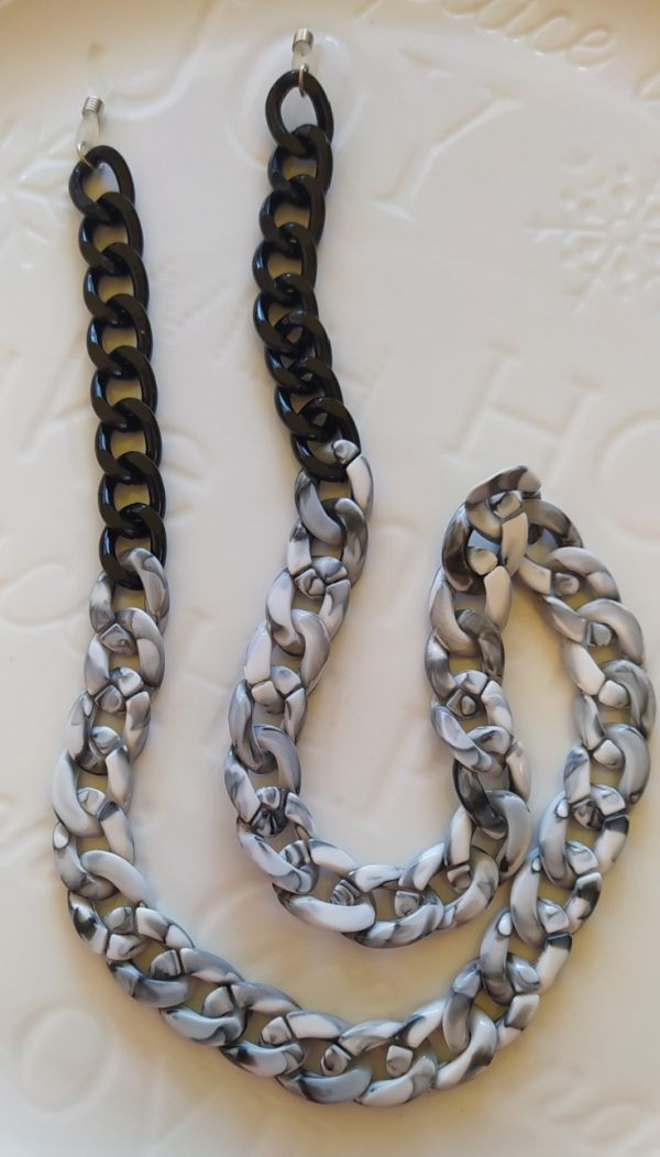 Black and white chain