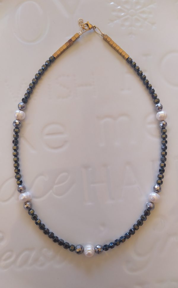 Pearl hem necklace