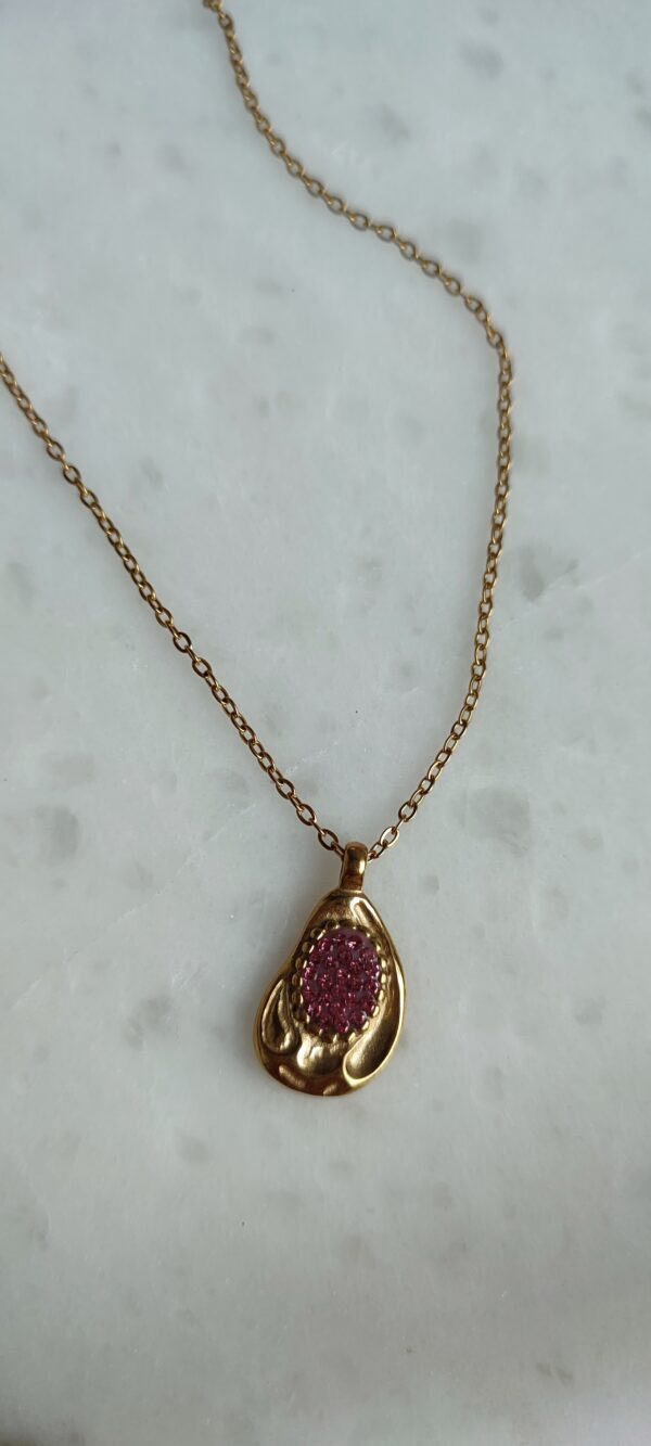 Strass p necklace
